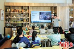 正在城市里种丛林正在丛林里建书